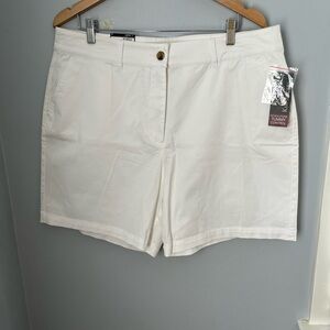 Kim Rogers White Bermuda Shorts with Tailored‎ Design